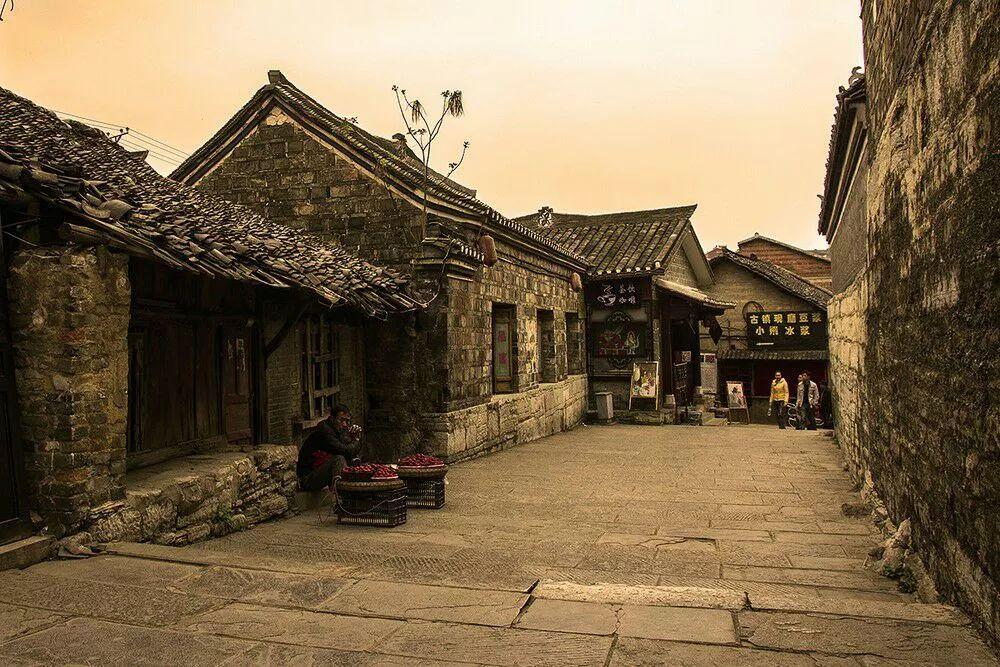 150余枚导弹深夜发射，乌军防空系统乱做一团，俄军打了个措手不及